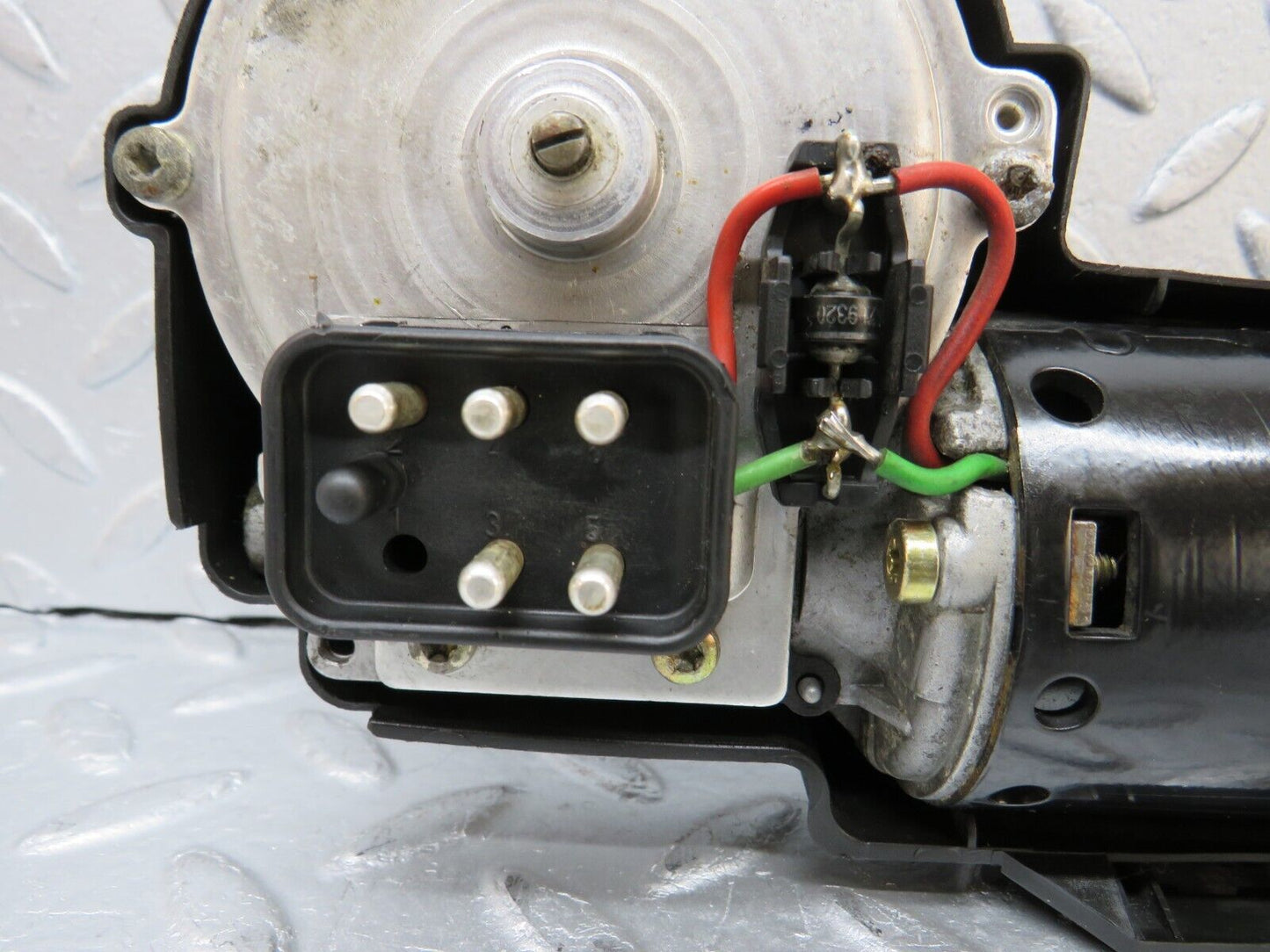 38078 Mercedes-Benz A124 320E Cabriolet Wiper Motor 0390241425