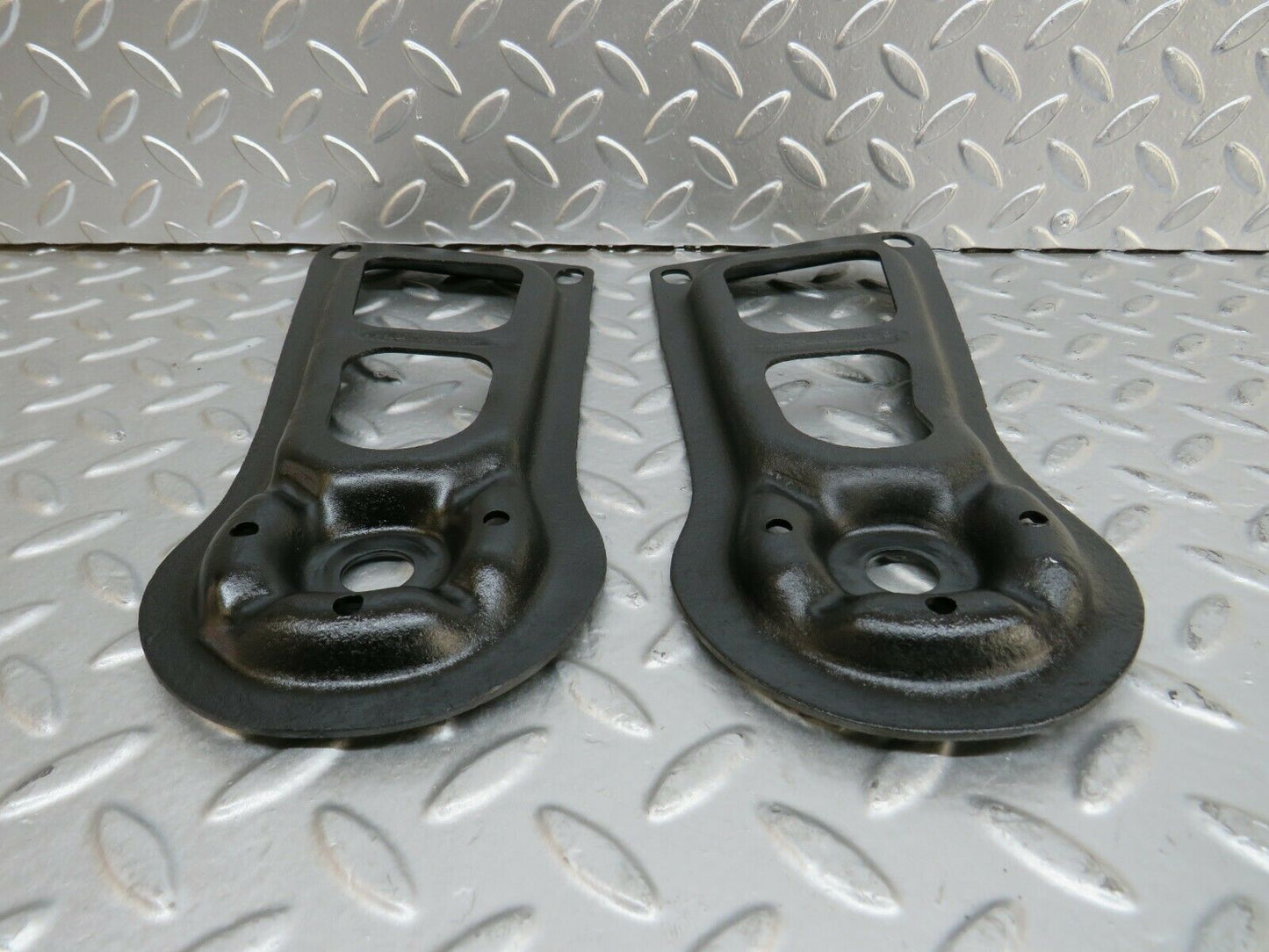 23815 Mercedes-Benz C107 450SLC Coupe Rear Suspension Axle Mounting Bracket