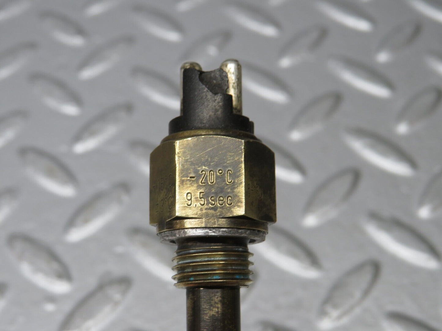 39330 Mercedes-Benz R107 500SL Coupe Temperature Sensor VDO