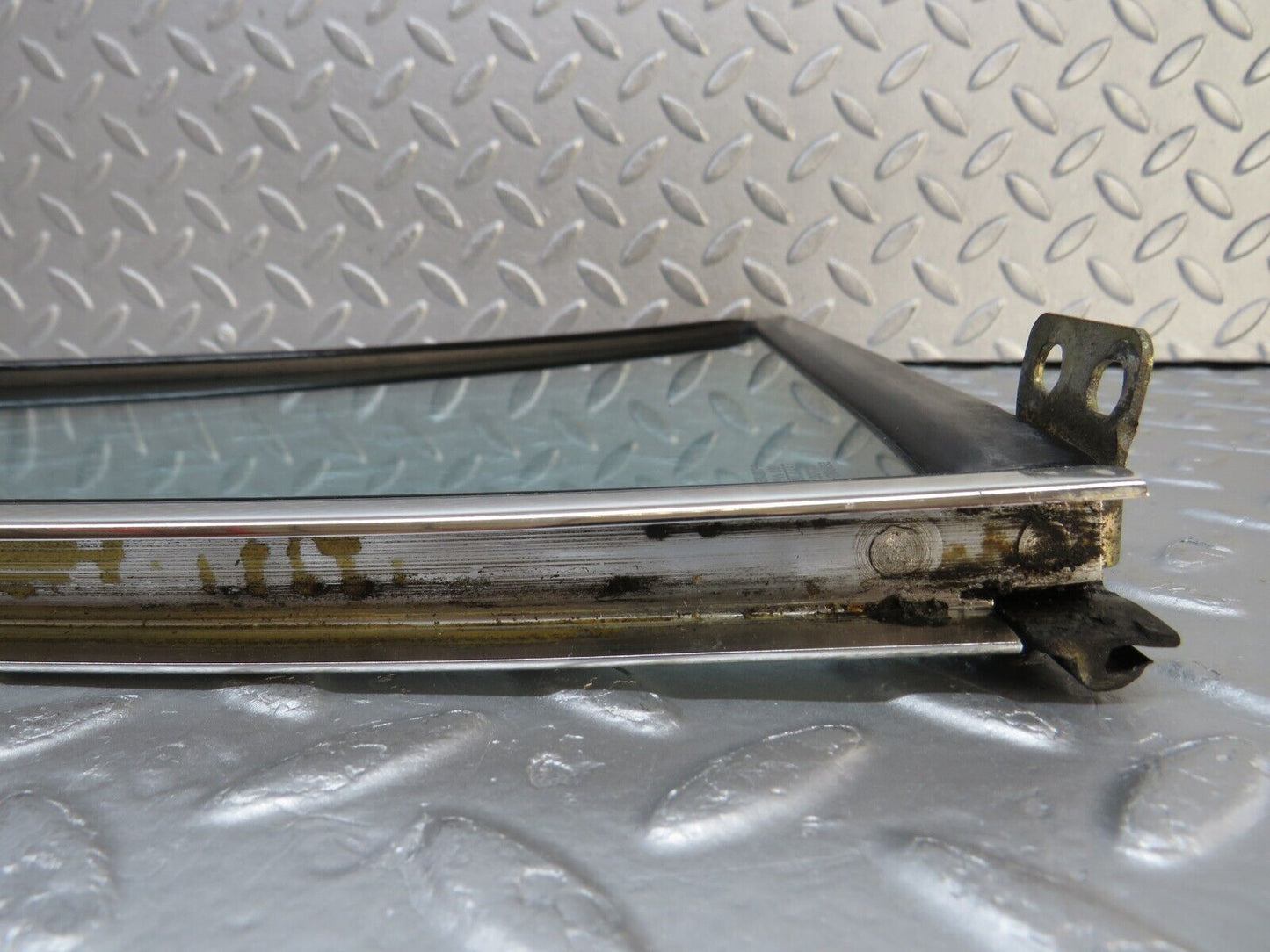 37516 Mercedes-Benz W109 300SEL Rear Right Quarter Window Glass