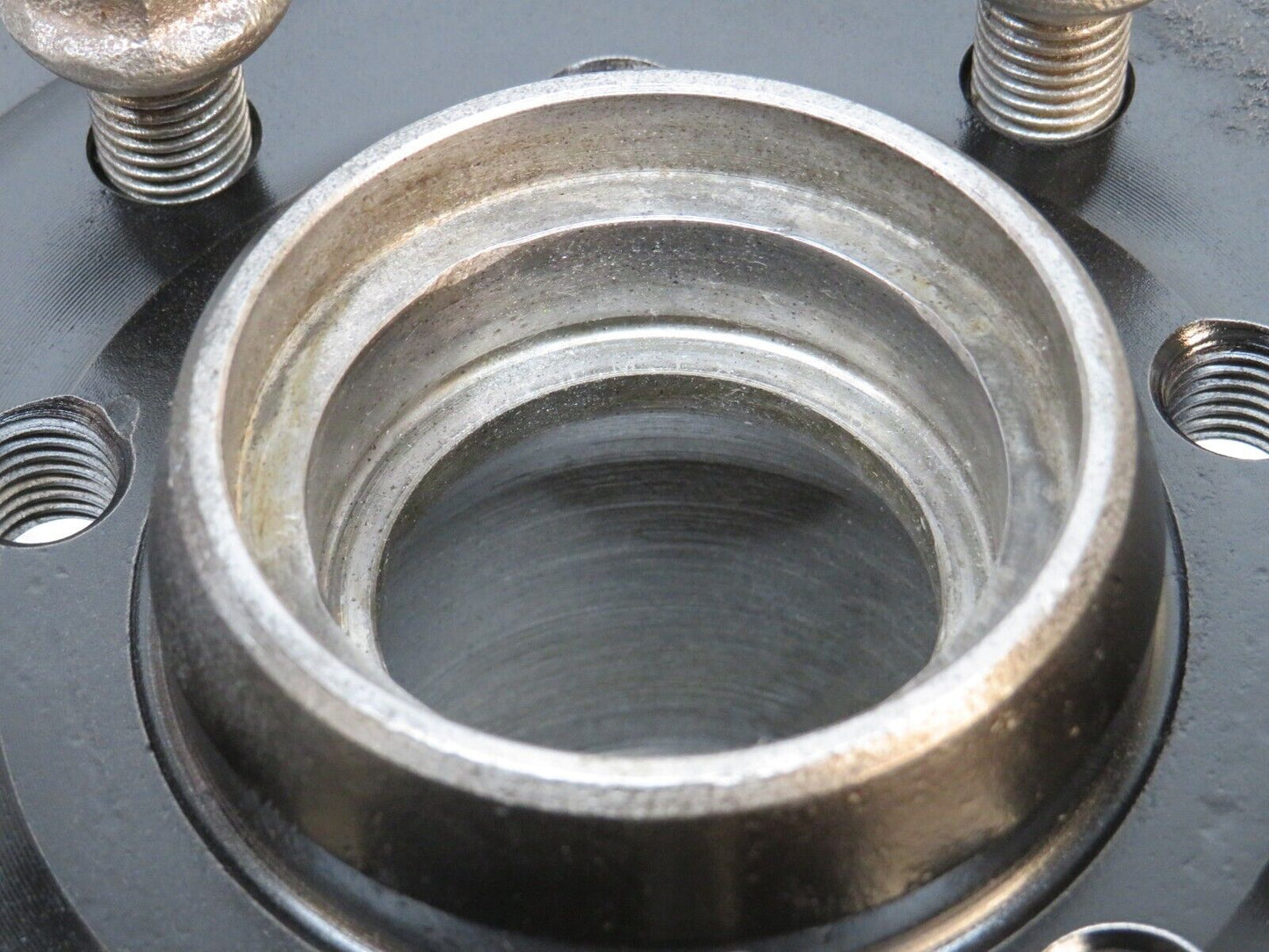 32268 Mercedes-Benz W108 280SE Front Wheel Hub