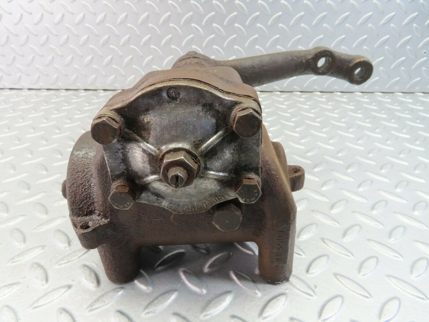 7979 Mercedes-Benz W115 220D Steering Box 1154610801