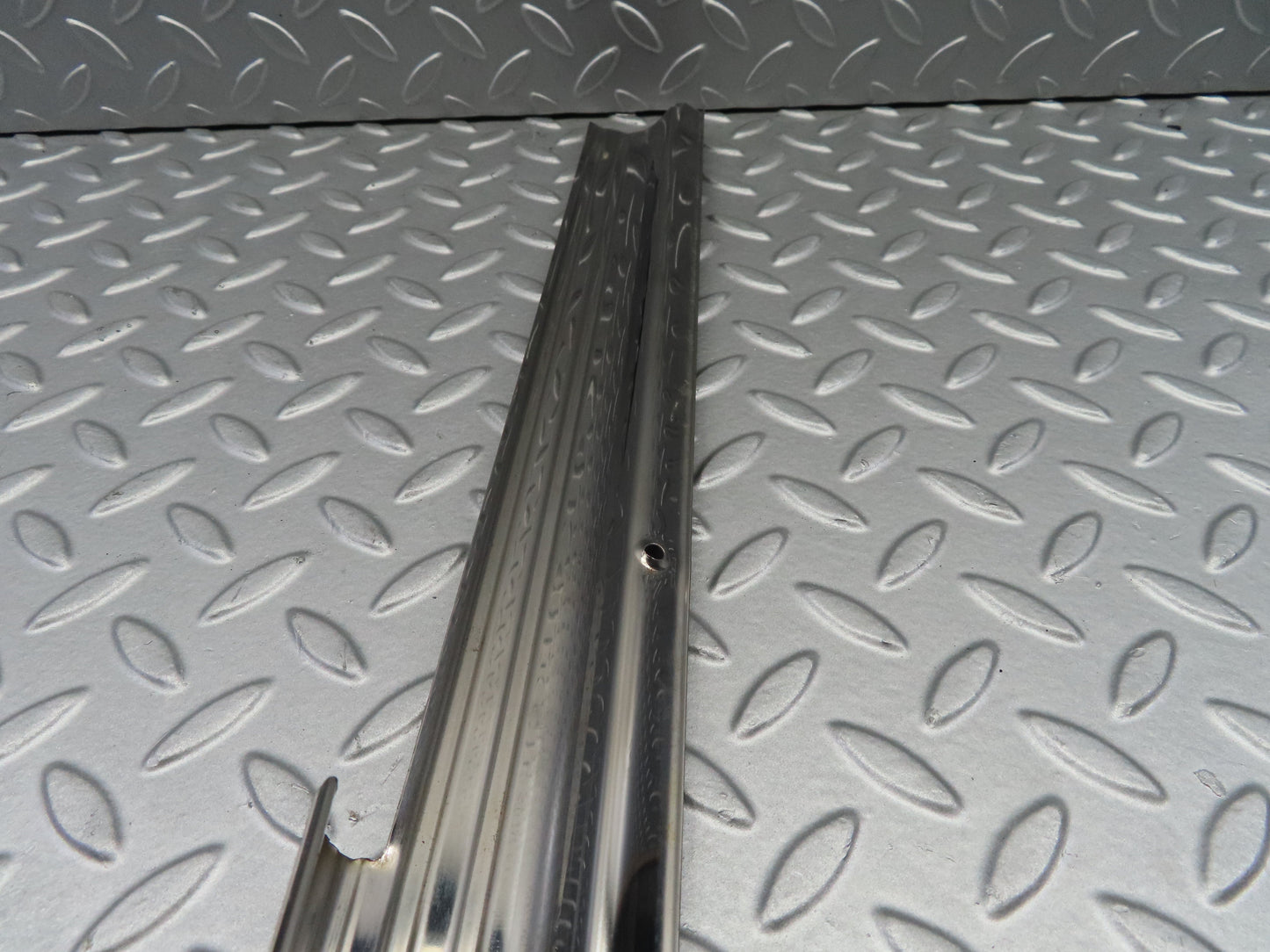 39866 Mercedes-Benz C107 350SLC Coupe Right Door Sill Chrome