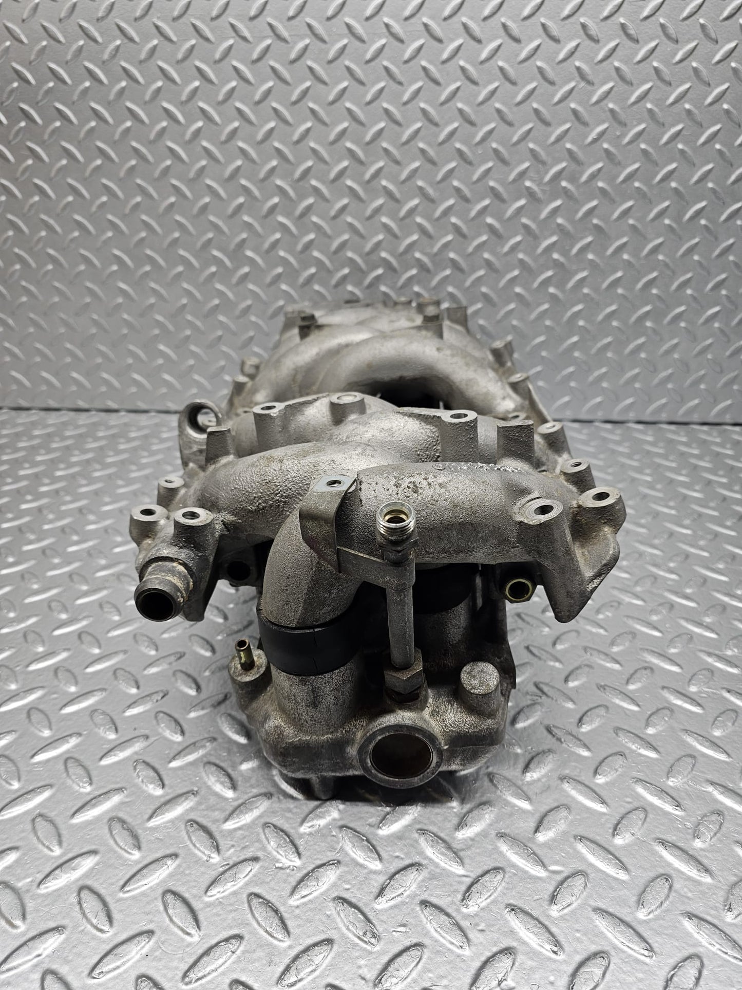 7130 Mercedes-Benz C107 350SLC Coupe Inlet Intake Manifold 1161412501