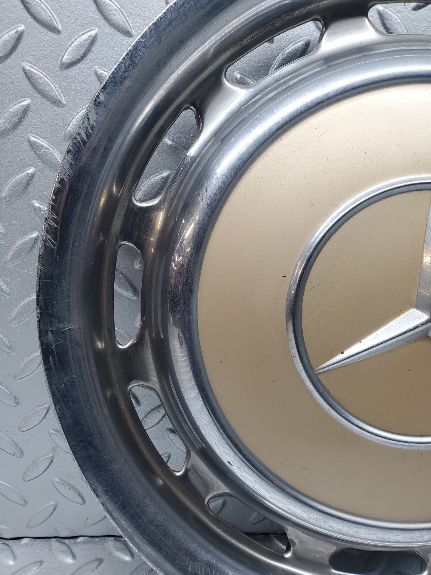 28406 Mercedes-Benz S123 240D Wagon Wheel Trim Hub Cap 14"