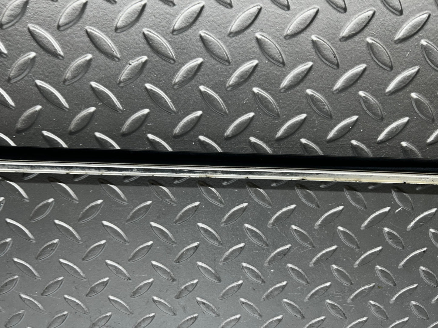 7811 Mercedes-Benz S123 230TE Wagon Roof Chrome Trim Right Side