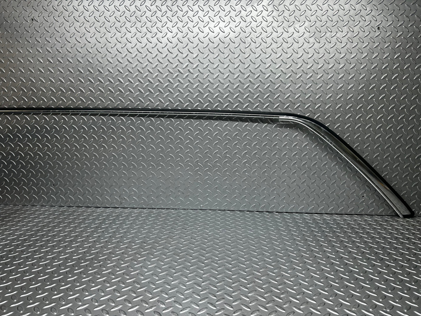 7810 Mercedes-Benz S123 230TE Wagon Roof Chrome Trim Left Side