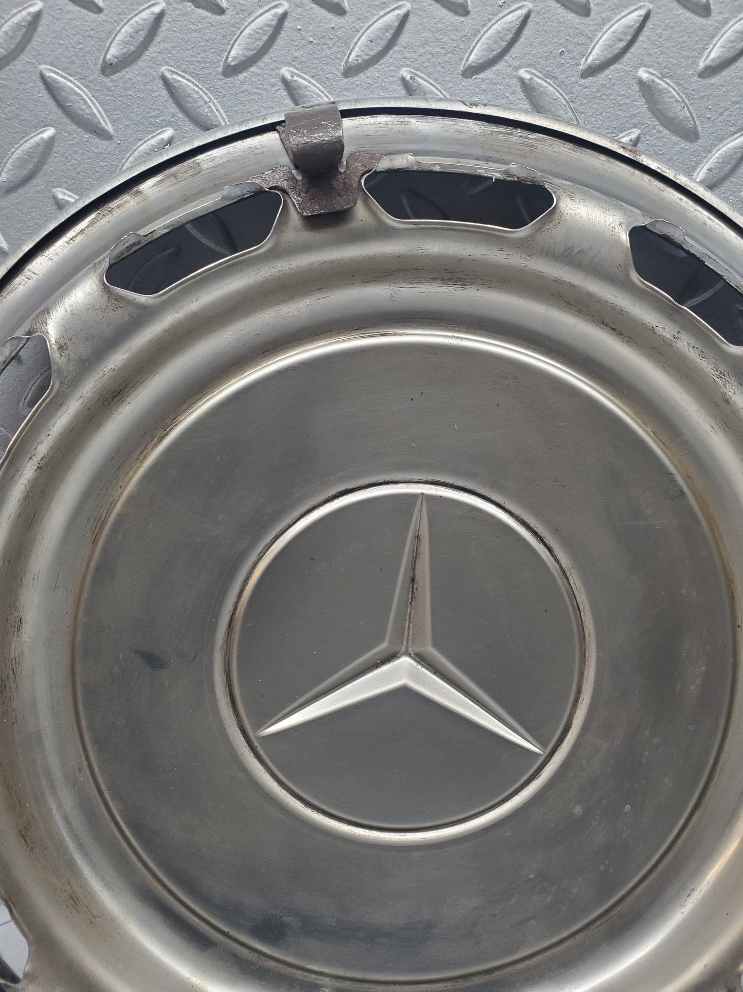 28406 Mercedes-Benz S123 240D Wagon Wheel Trim Hub Cap 14"