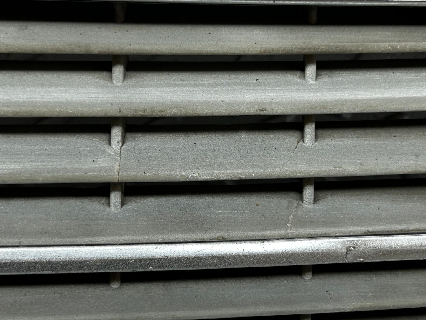 31899 Mercedes-Benz W123 Bonnet Grill Chrome 1238880923
