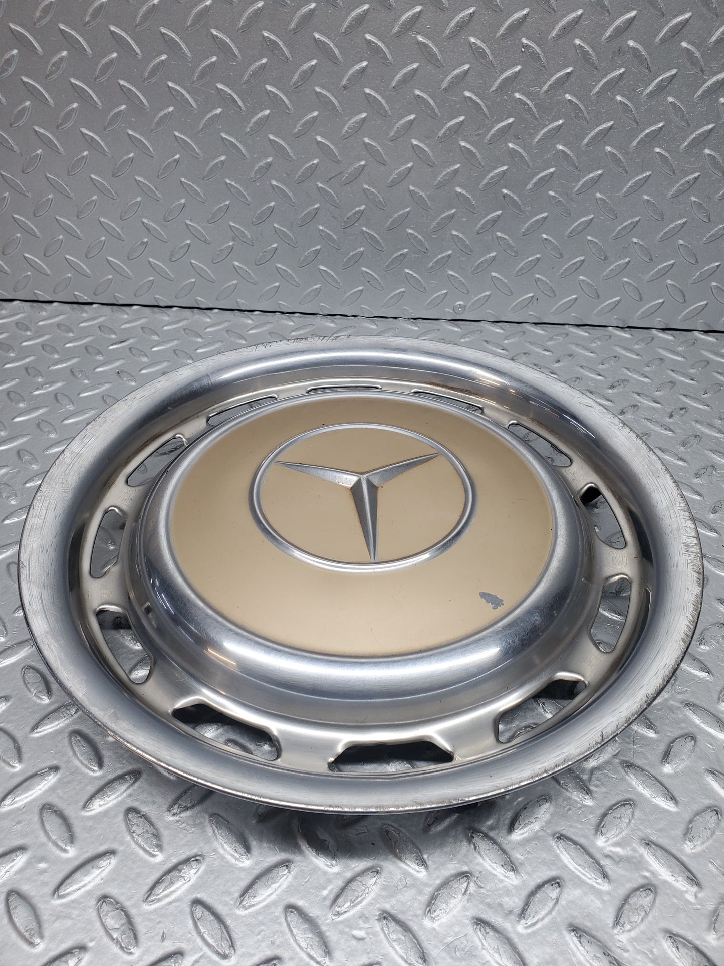 28406 Mercedes-Benz S123 240D Wagon Wheel Trim Hub Cap 14"