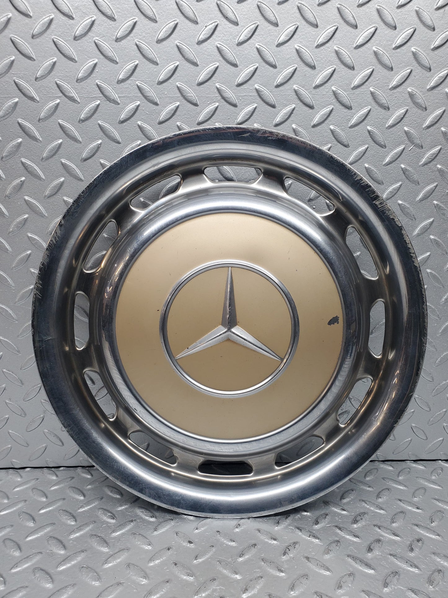 28406 Mercedes-Benz S123 240D Wagon Wheel Trim Hub Cap 14"