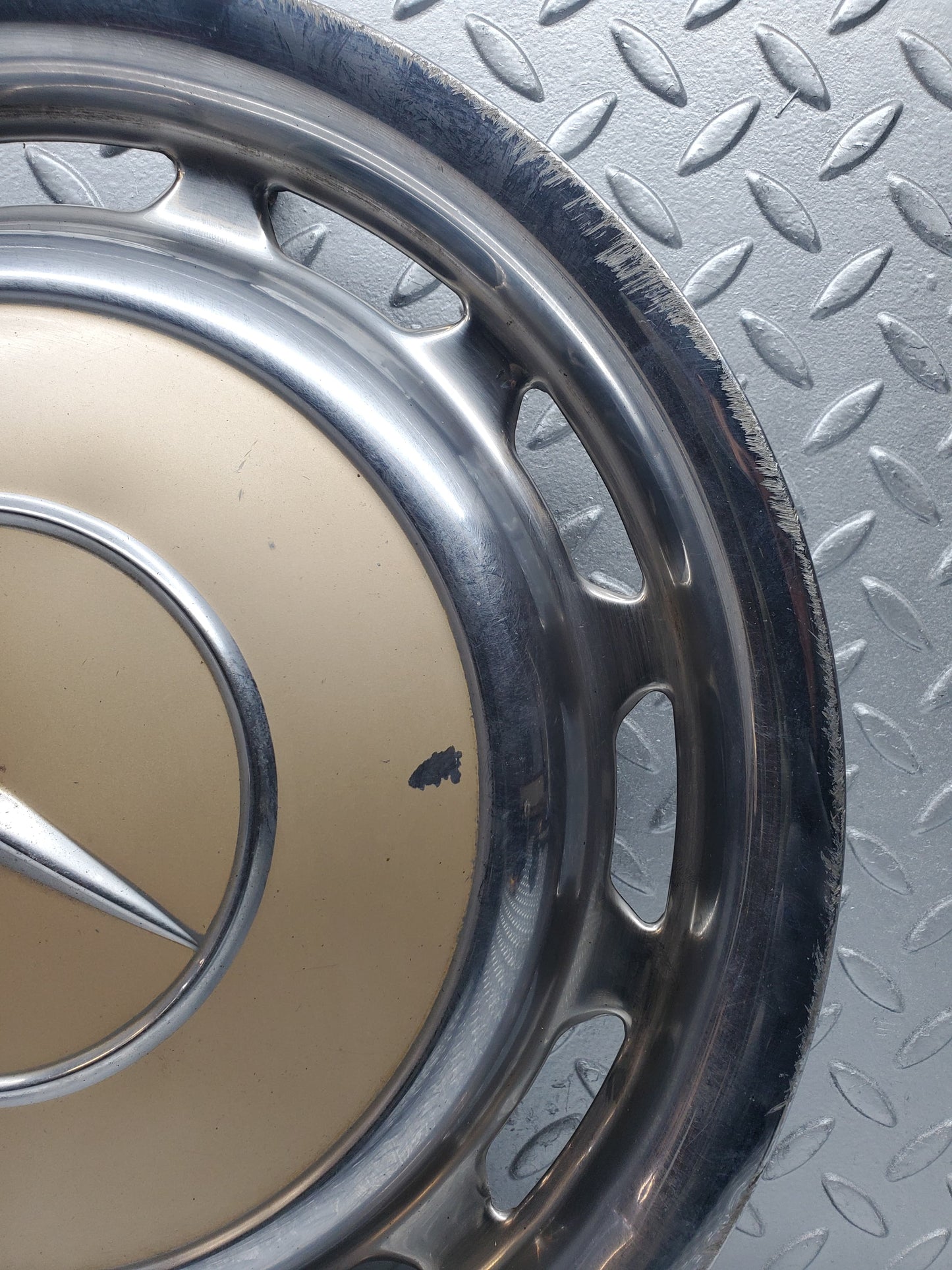 28406 Mercedes-Benz S123 240D Wagon Wheel Trim Hub Cap 14"