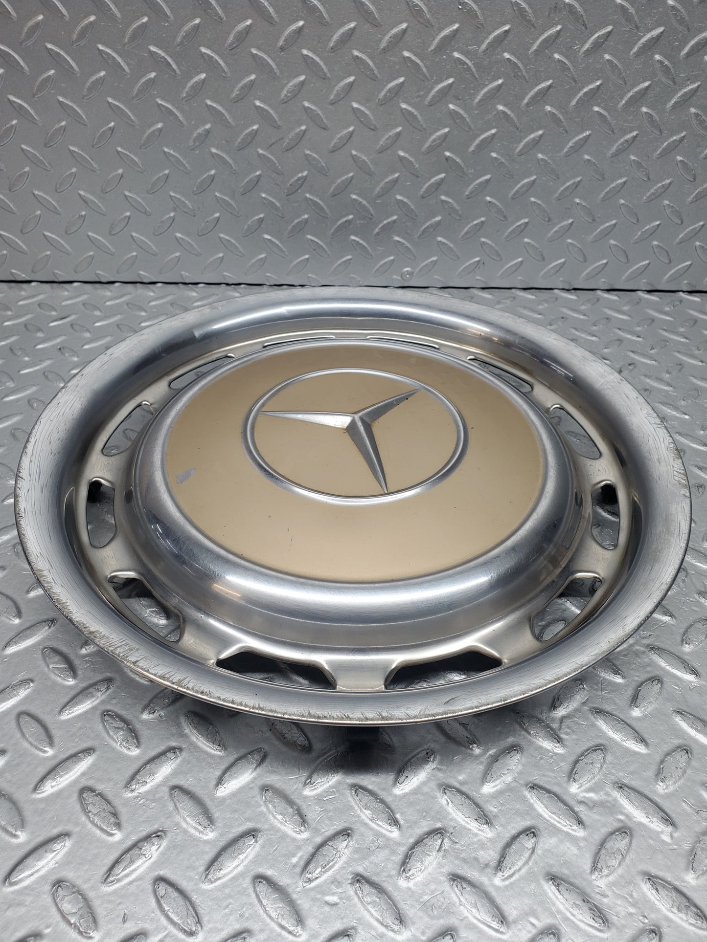 28406 Mercedes-Benz S123 240D Wagon Wheel Trim Hub Cap 14"
