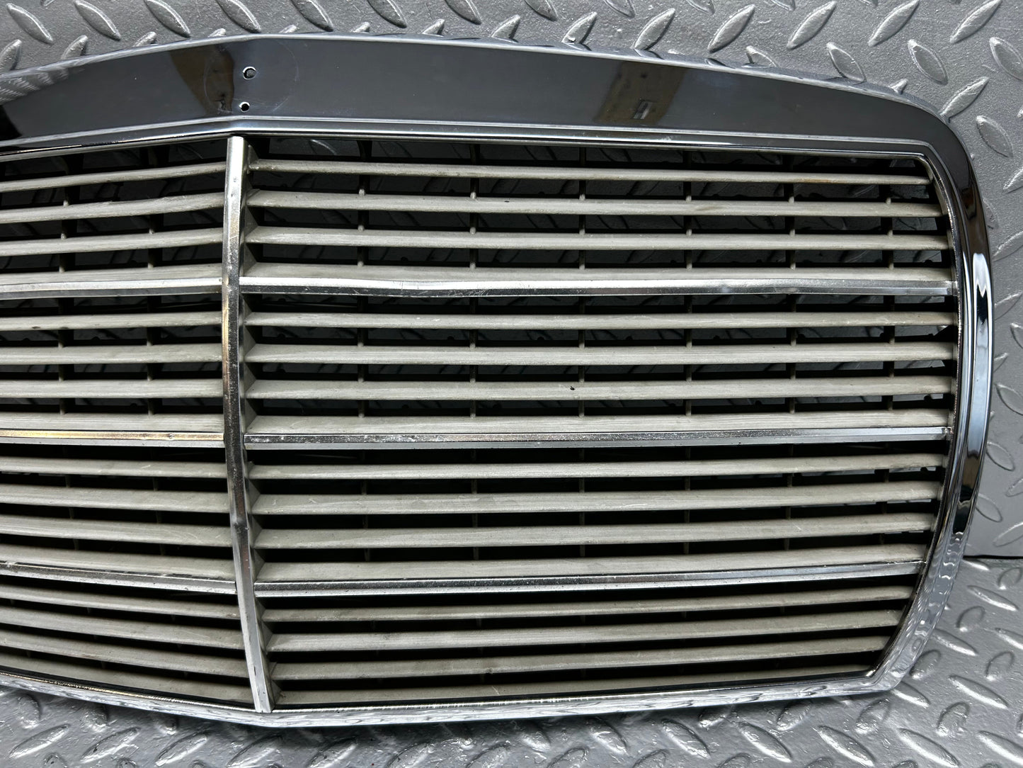 28420 Mercedes-Benz S123 240D Wagon Bonnet Grill Chrome 1238880923