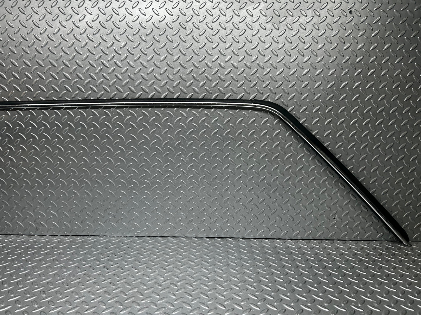 7811 Mercedes-Benz S123 230TE Wagon Roof Chrome Trim Right Side