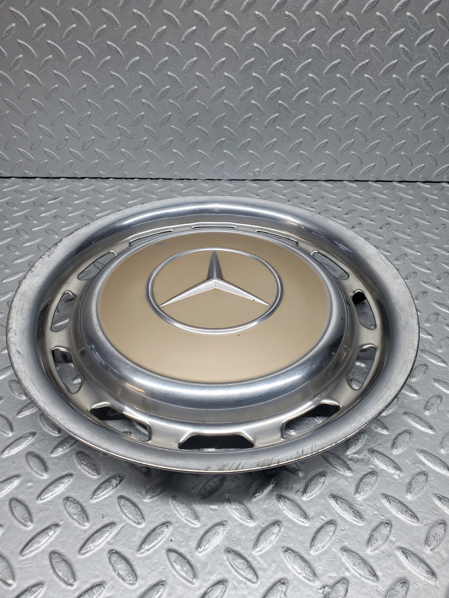 28406 Mercedes-Benz S123 240D Wagon Wheel Trim Hub Cap 14"