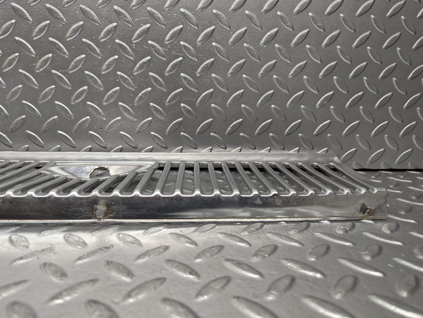 23246 Mercedes-Benz W116 350SE Air Intake Chrome Grill
