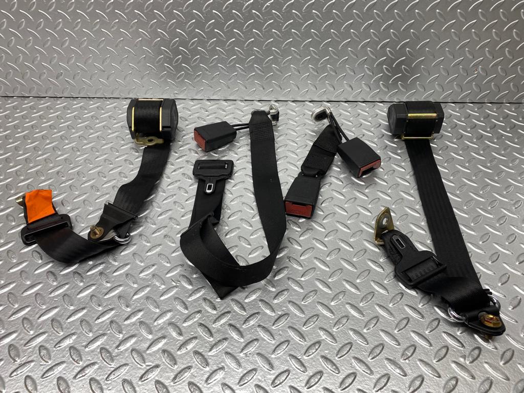 30940 Mercedes-Benz W201 190E Rear Seat Belt & Buckles 1268609085 2018601285