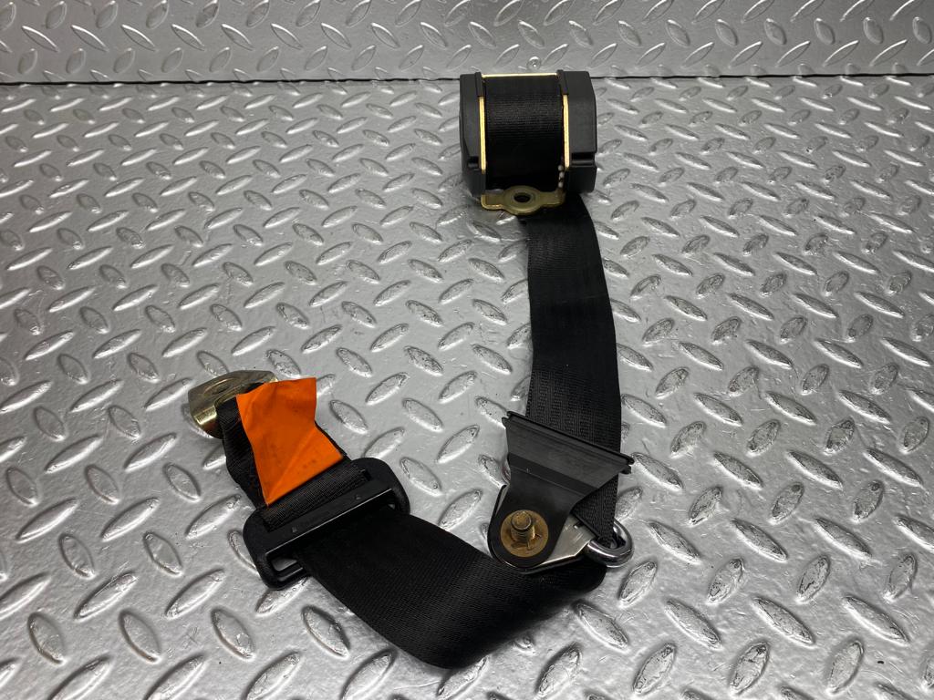 30940 Mercedes-Benz W201 190E Rear Seat Belt & Buckles 1268609085 2018601285