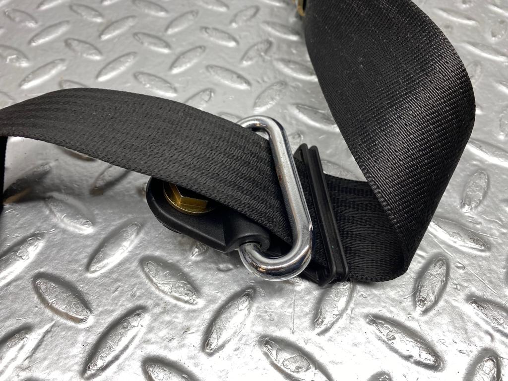 30940 Mercedes-Benz W201 190E Rear Seat Belt & Buckles 1268609085 2018601285