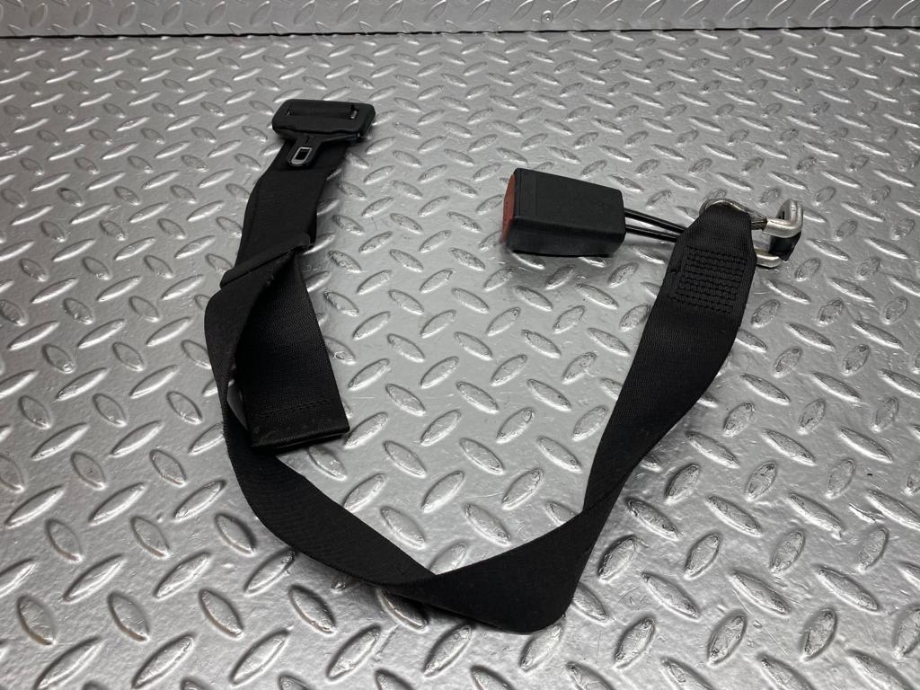 30940 Mercedes-Benz W201 190E Rear Seat Belt & Buckles 1268609085 2018601285
