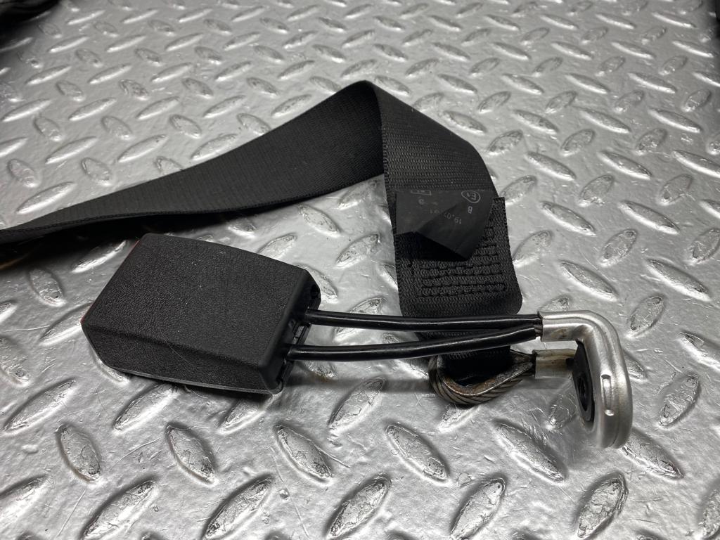 30940 Mercedes-Benz W201 190E Rear Seat Belt & Buckles 1268609085 2018601285