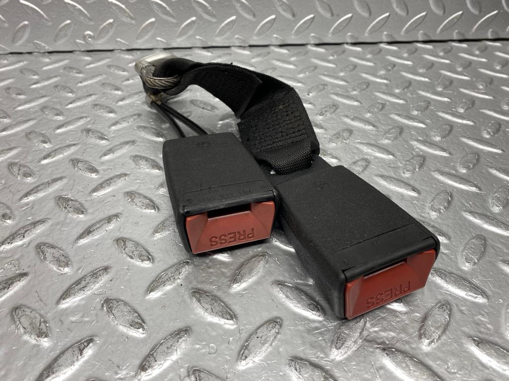 30940 Mercedes-Benz W201 190E Rear Seat Belt & Buckles 1268609085 2018601285