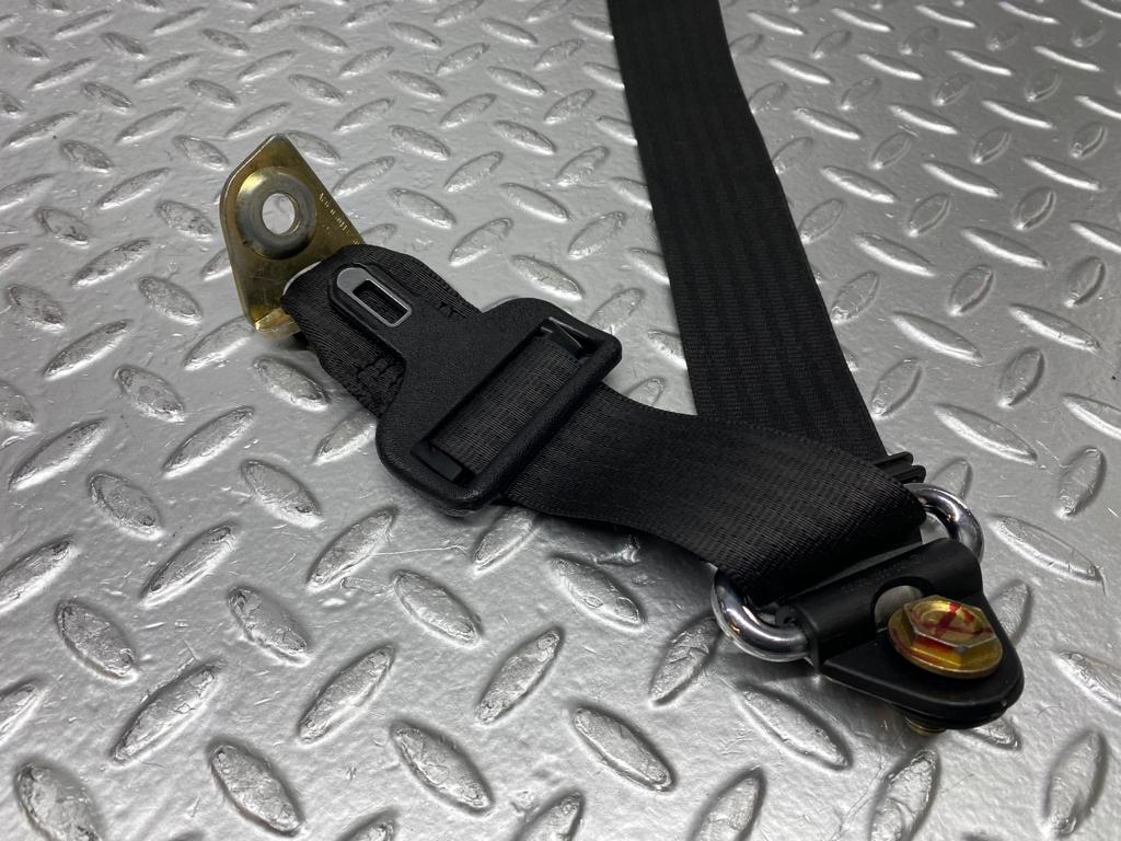 30940 Mercedes-Benz W201 190E Rear Seat Belt & Buckles 1268609085 2018601285