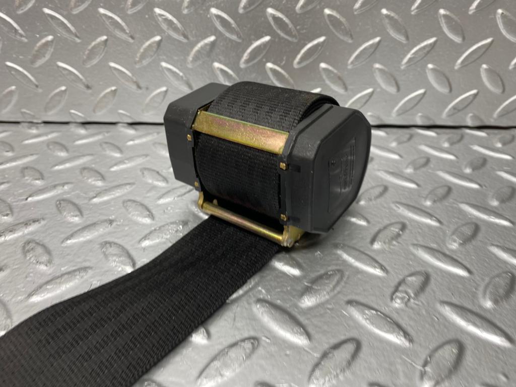 30940 Mercedes-Benz W201 190E Rear Seat Belt & Buckles 1268609085 2018601285