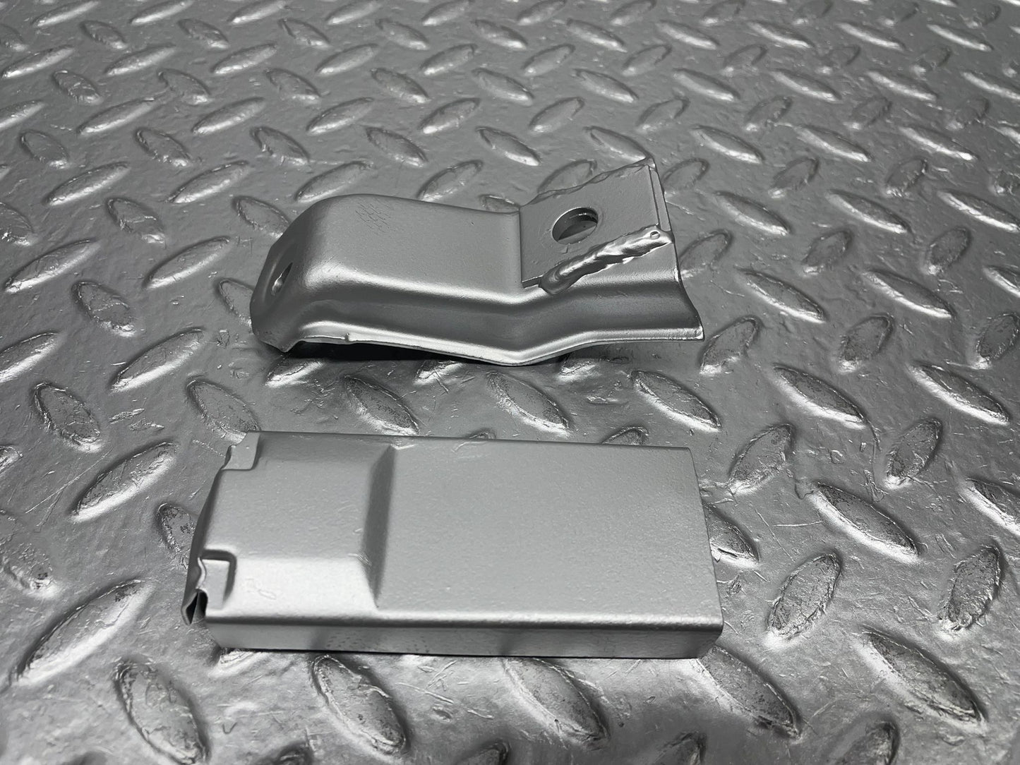 20538 Mercedes-Benz R107 450SL Coupe Engine Mount Bracket Heat Shield Left