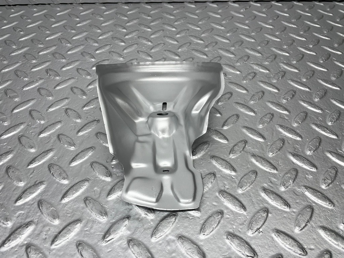 22620 Mercedes-Benz C124 E220 Coupe Engine Mount Bracket Heat Shield