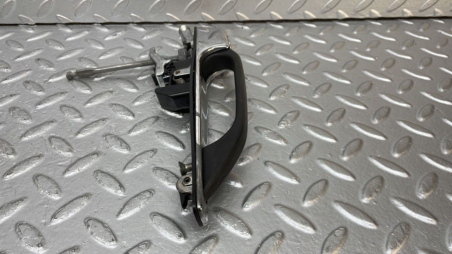 0539 Mercedes-Benz W123 230E Front Right Exterior Chrome Door Handle No Key
