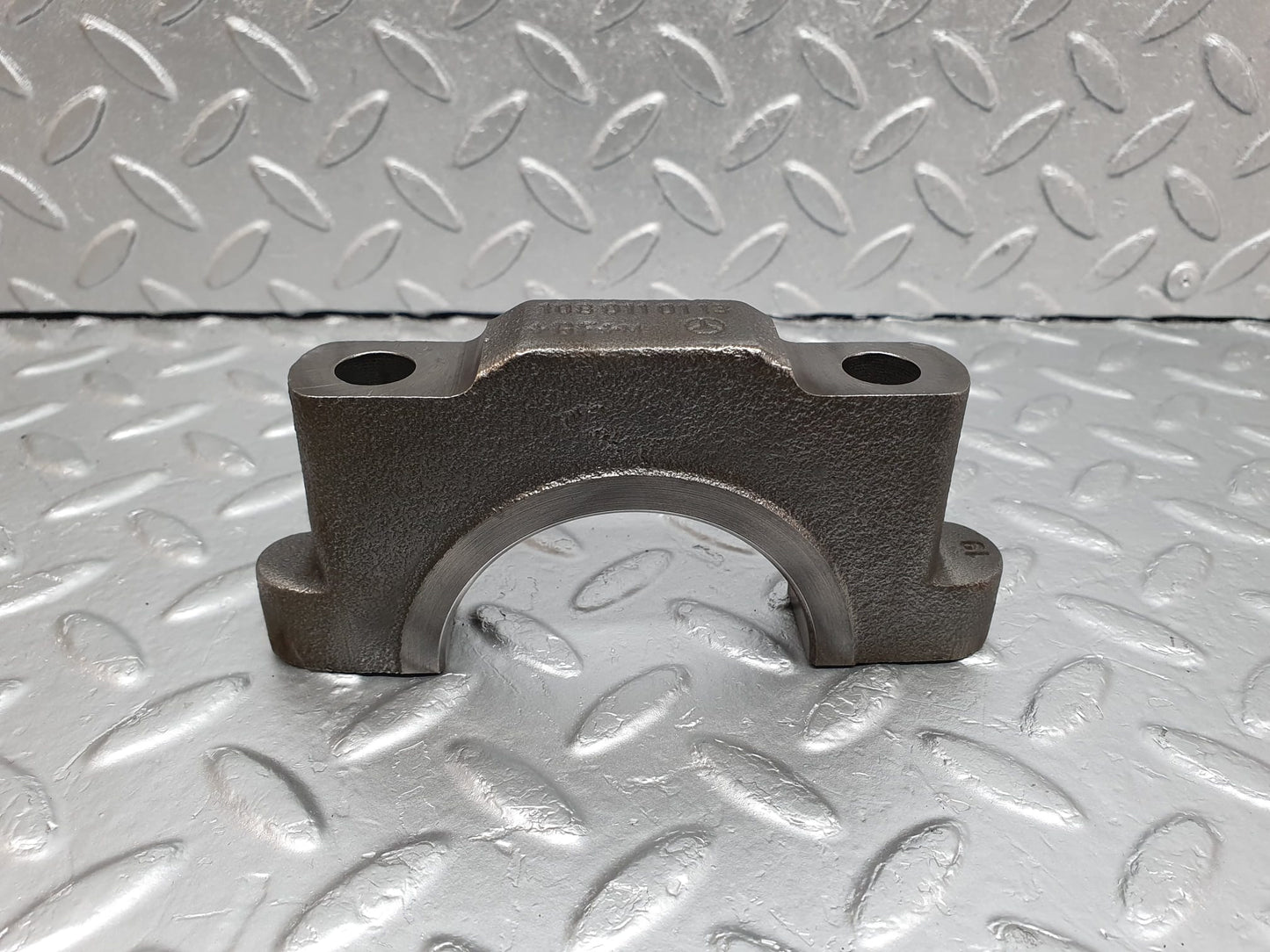 4796 Mercedes-Benz W114 280CE Coupe Crankshaft Bearing Holder Block 1080110113