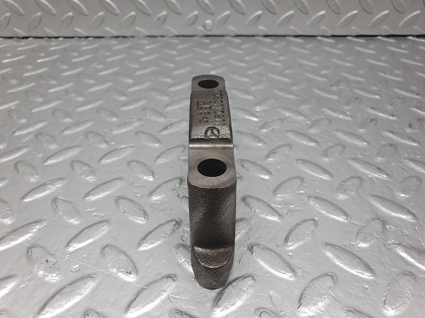 4798 Mercedes-Benz W114 280CE Coupe Crankshaft Bearing Holder Block 1080110211