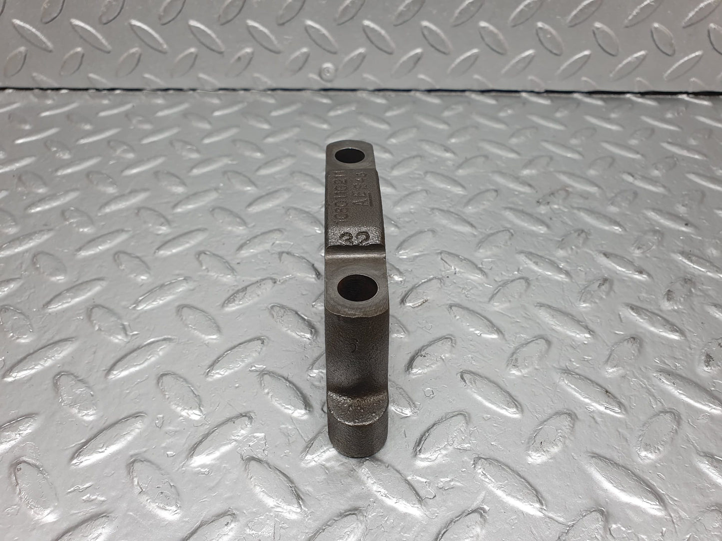 4799 Mercedes-Benz W114 280CE Coupe Crankshaft Bearing Holder Block 1080110211