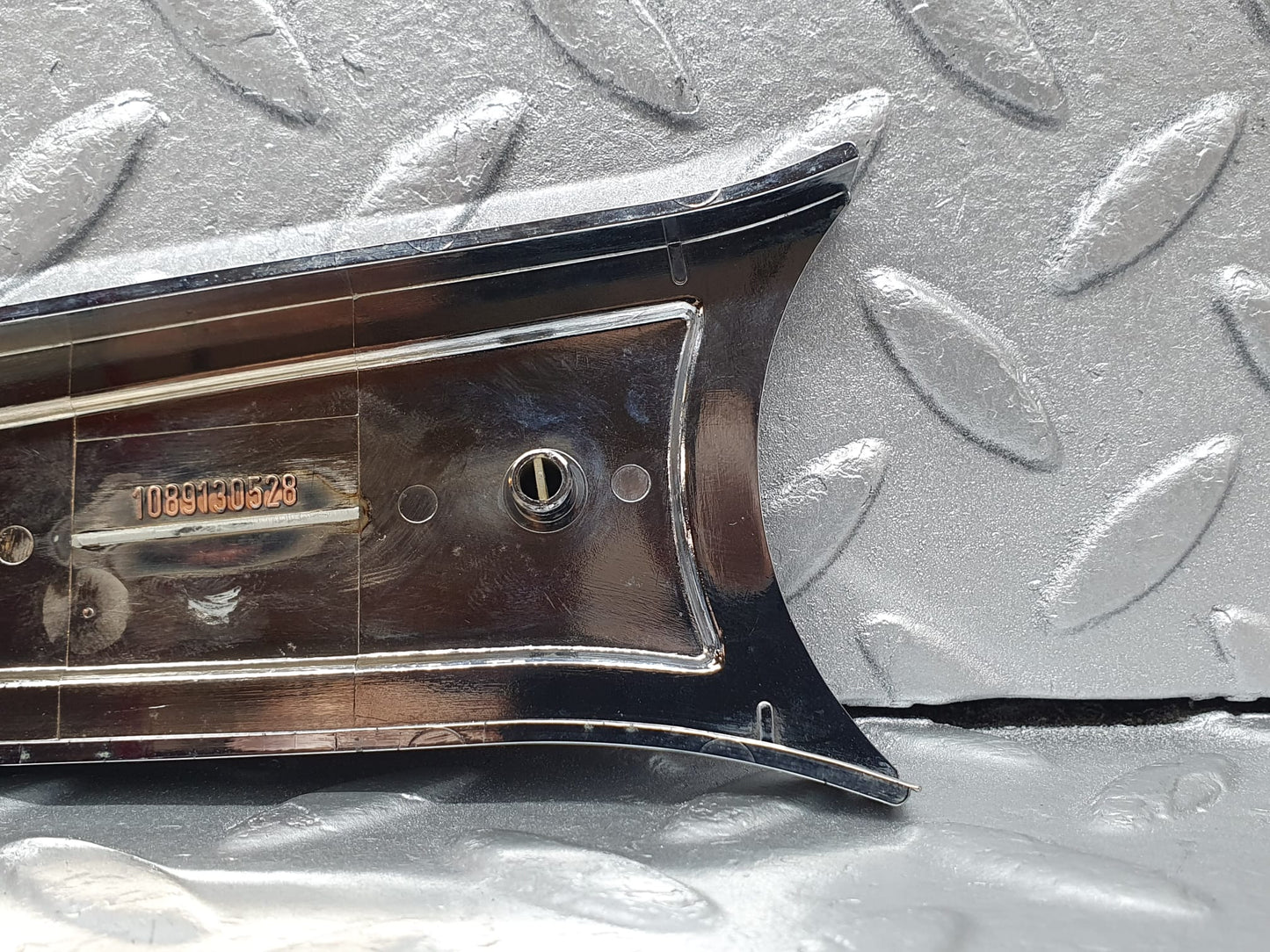 43085 Mercedes-Benz W108 280SE Front Seat Side Cover Trim Left 1089130528