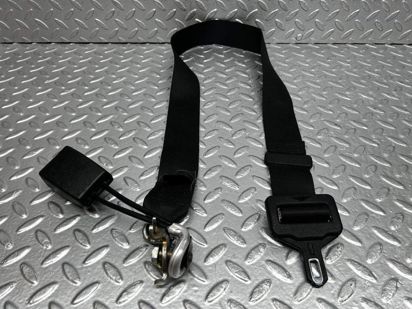 5468 Mercedes-Benz W124 230E Rear Seat Belt Buckles Set 1248608585 1248601696