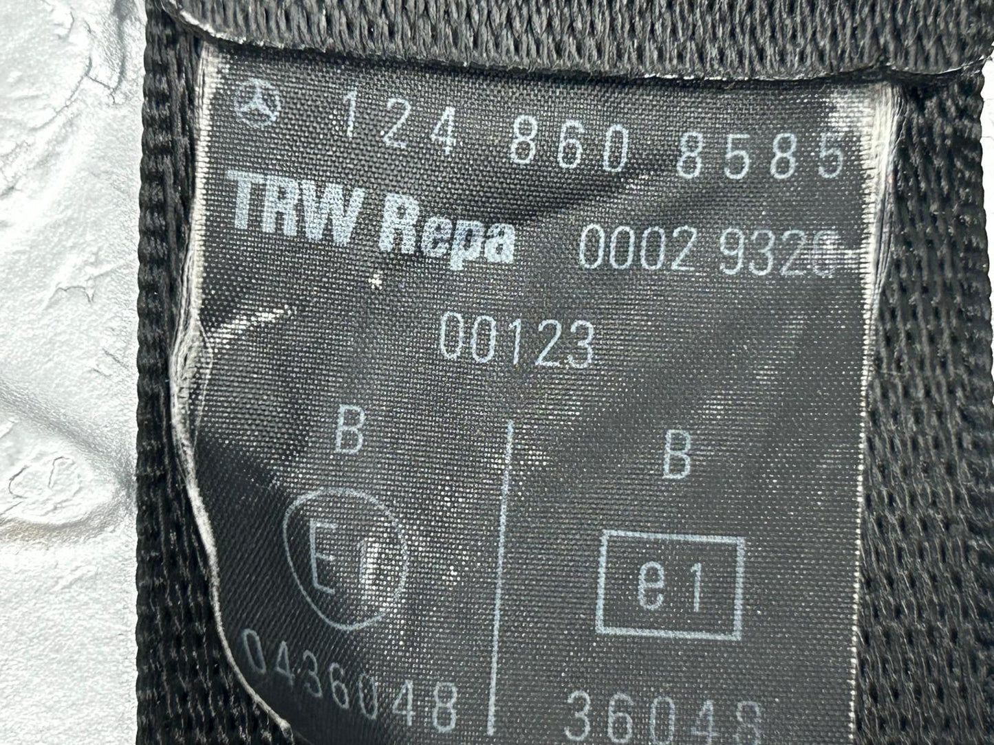 5468 Mercedes-Benz W124 230E Rear Seat Belt Buckles Set 1248608585 1248601696