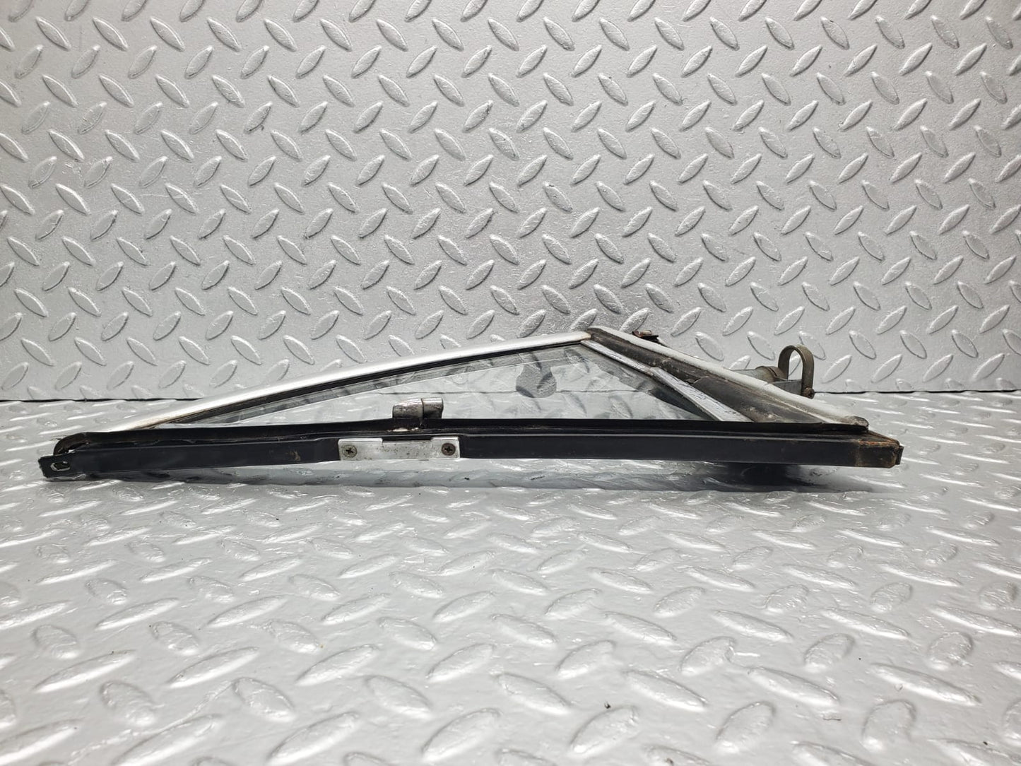1224 Mercedes-Benz W108 280SE Front Right Quarter Window Glass