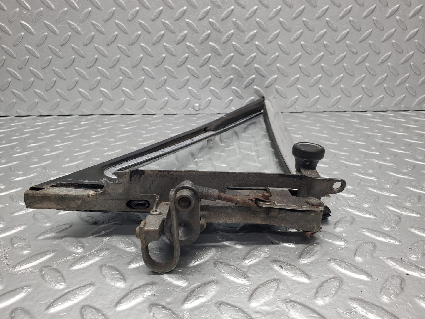 1224 Mercedes-Benz W108 280SE Front Right Quarter Window Glass