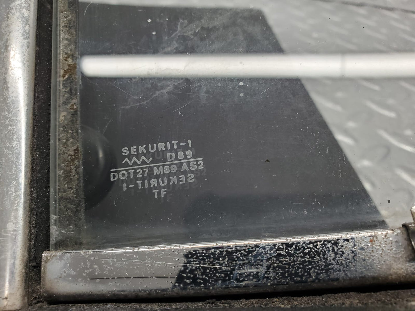 1224 Mercedes-Benz W108 280SE Front Right Quarter Window Glass