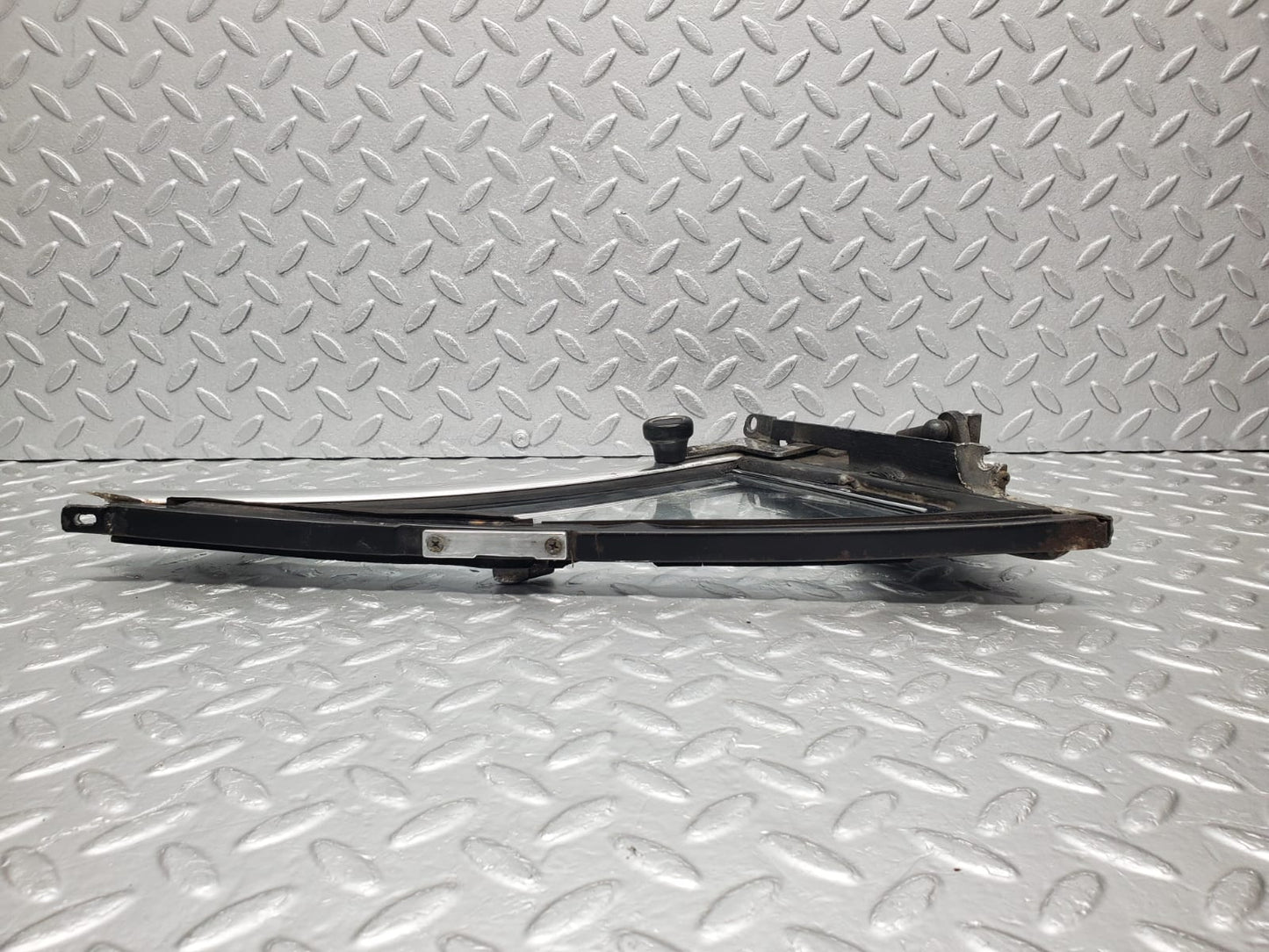 1224 Mercedes-Benz W108 280SE Front Right Quarter Window Glass