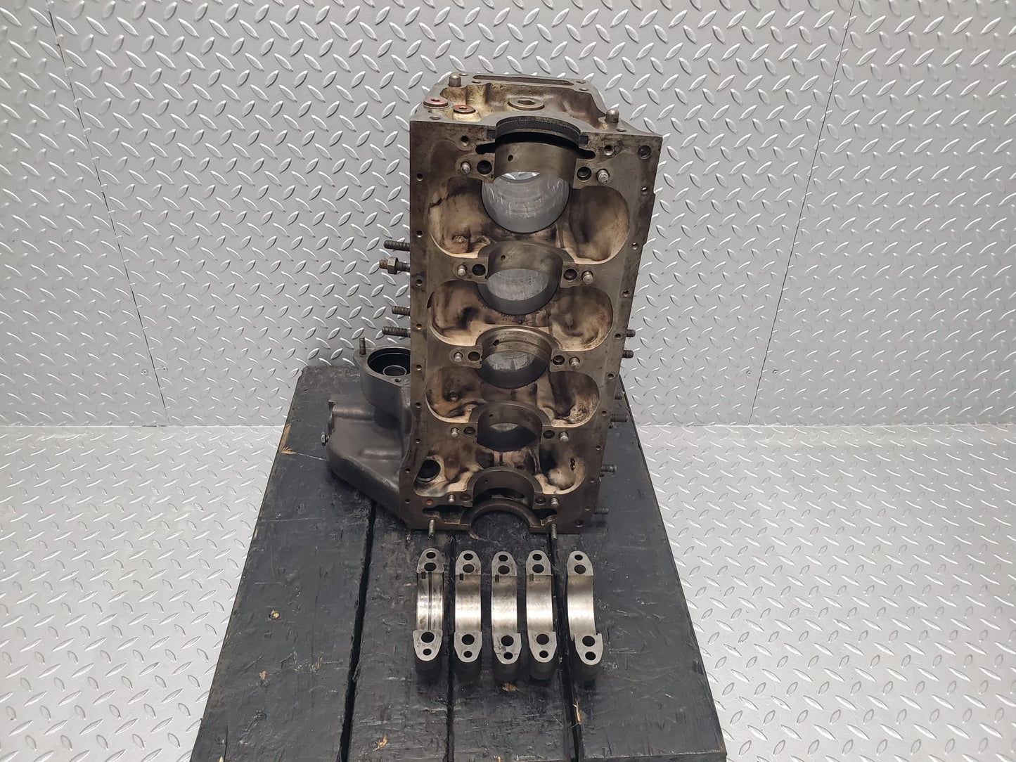 1382 Mercedes-Benz W123 240D Engine Block OM616.916 6160111201