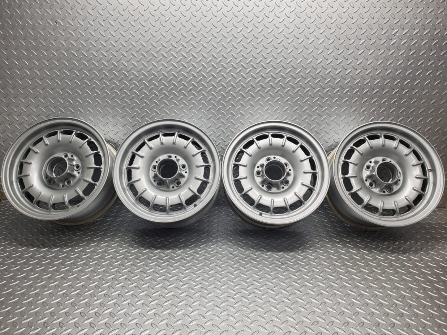 22845 Mercedes-Benz Alloy Wheel Set Mexican Hat 6.5Jx14H2 ET30 1084001002