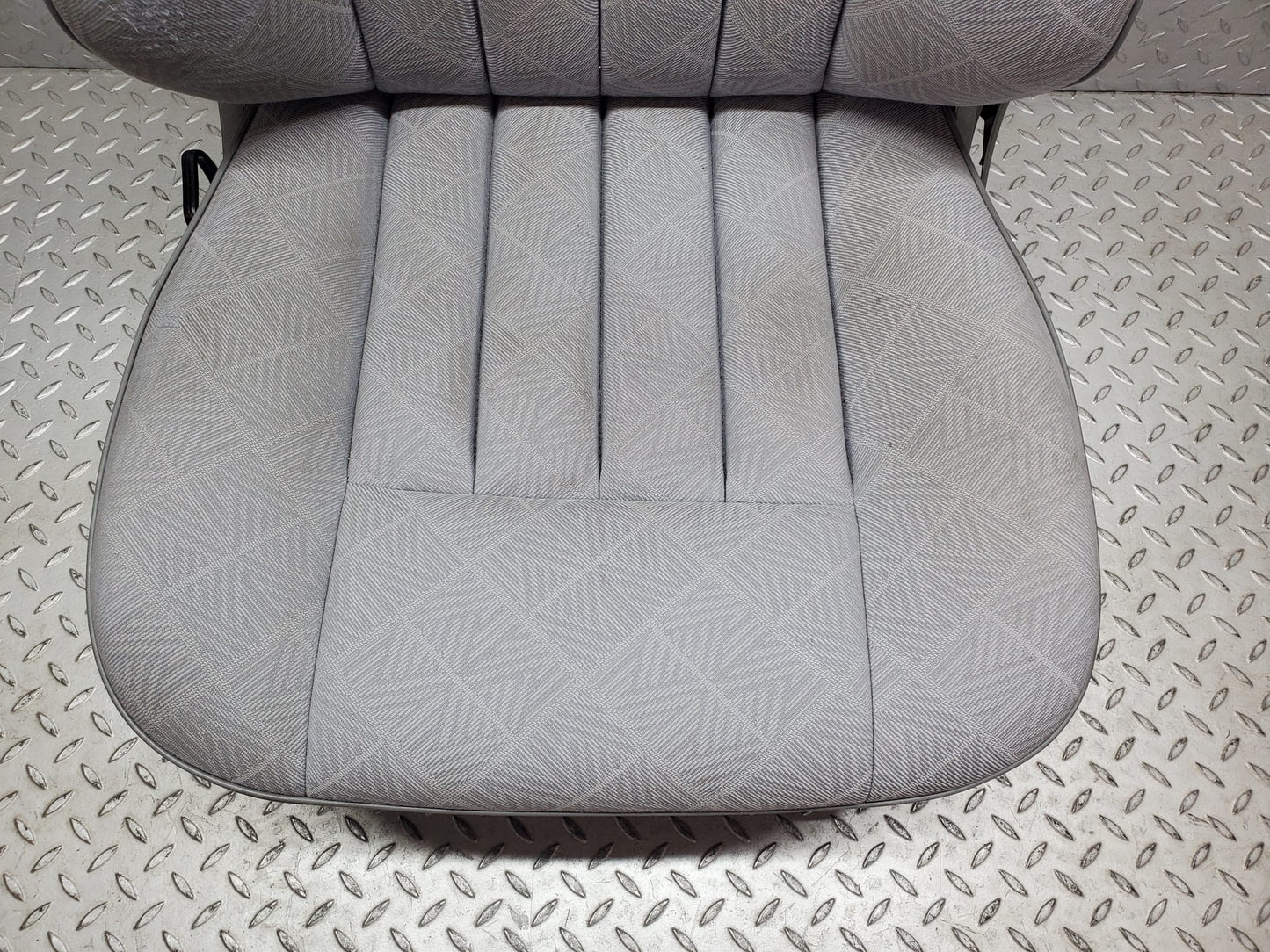 44737 Mercedes-Benz W124 220E Front Right Driver Side Seat Grey 1249104150