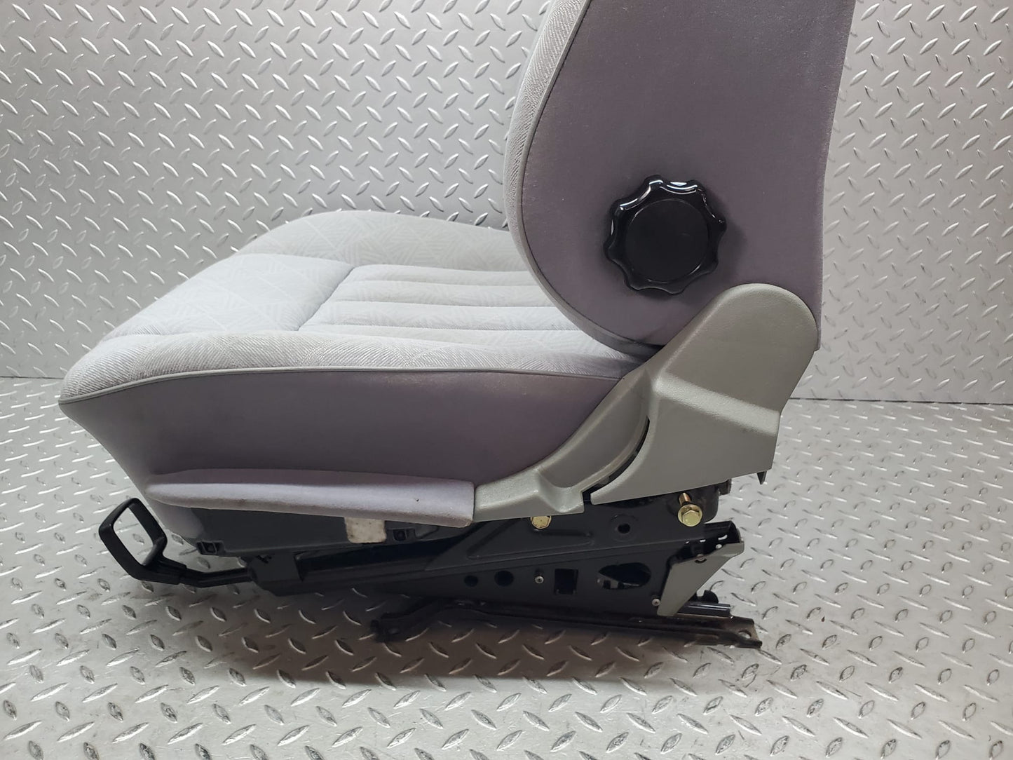 44737 Mercedes-Benz W124 220E Front Right Driver Side Seat Grey 1249104150