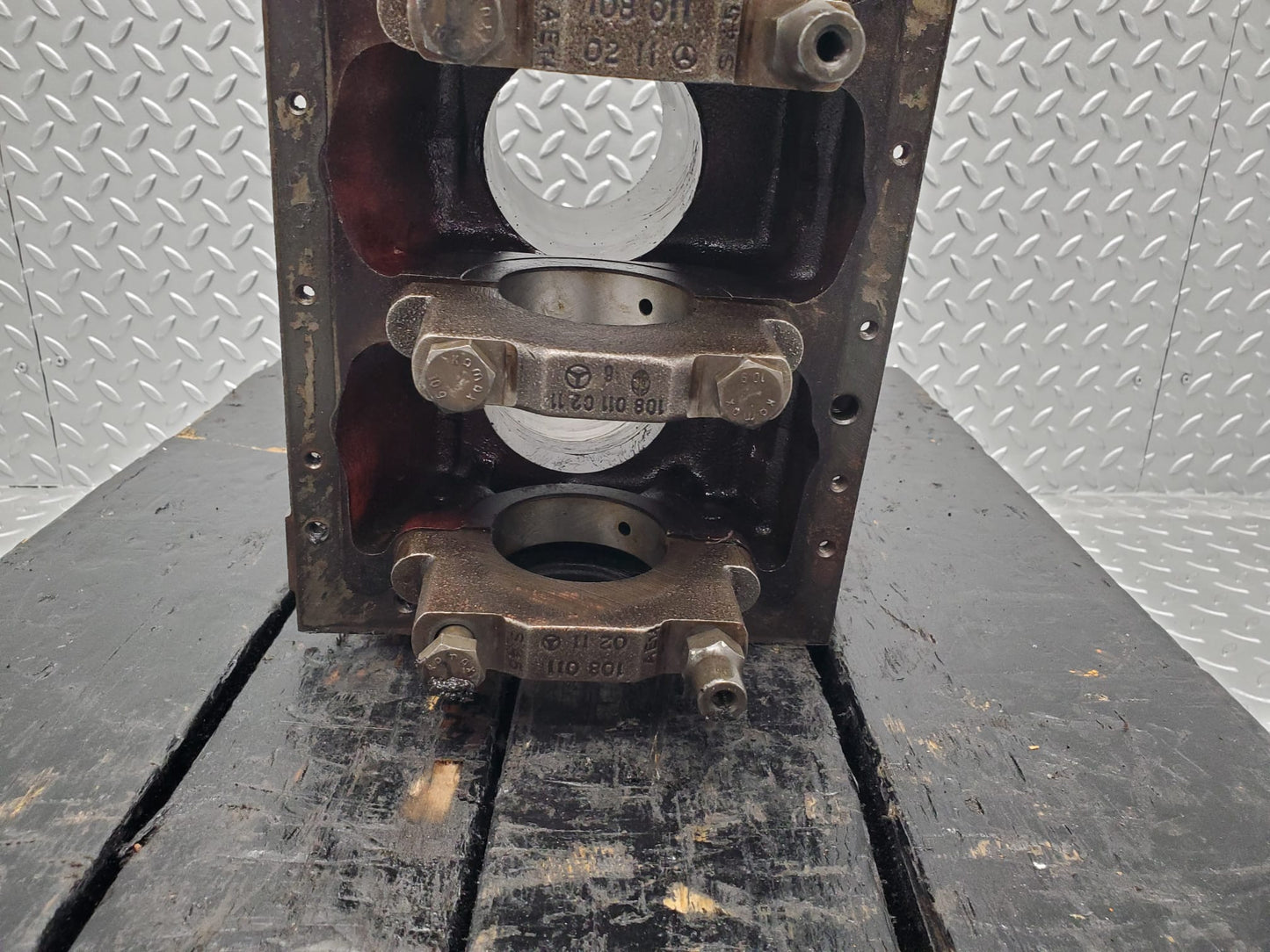 23677 Mercedes-Benz W114 280E Engine Block M110.981 1100110401
