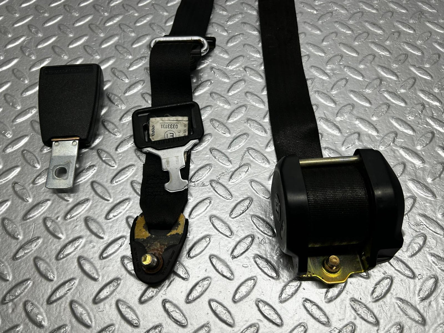 15909 Mercedes-Benz W123 280E Front Right Seat Belt With Buckle 1238609485 1238604169