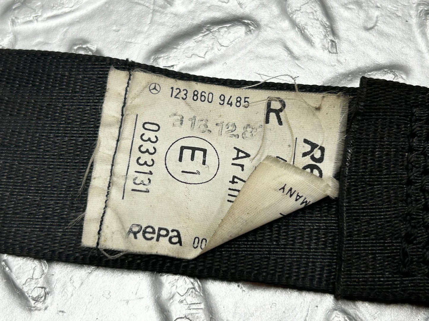 15909 Mercedes-Benz W123 280E Front Right Seat Belt With Buckle 1238609485 1238604169
