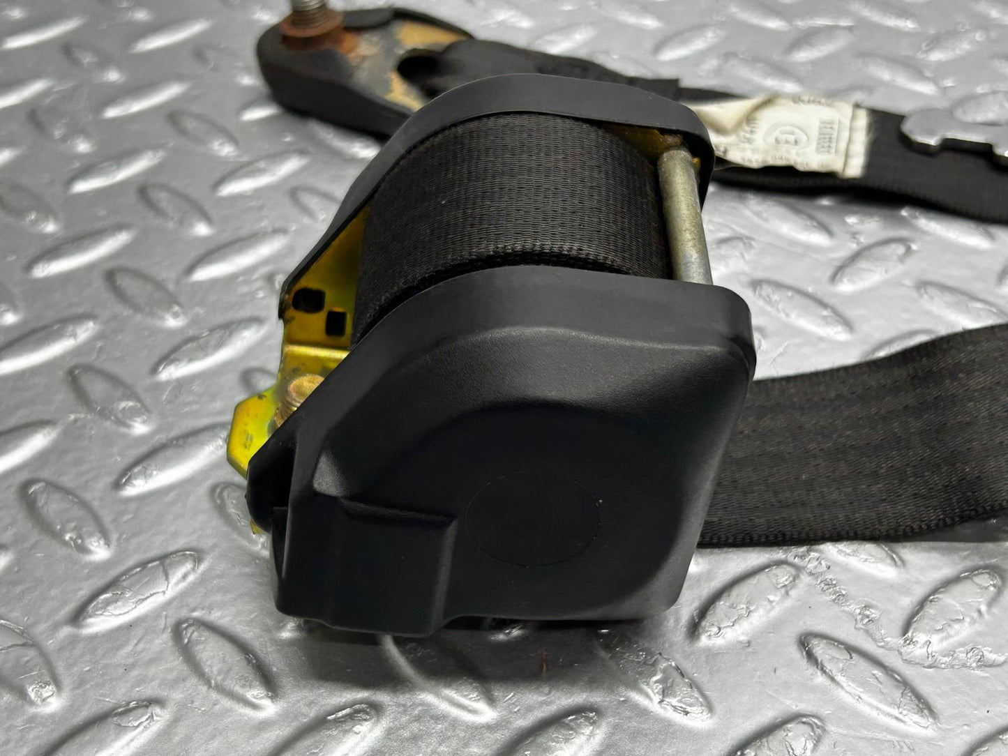 15909 Mercedes-Benz W123 280E Front Right Seat Belt With Buckle 1238609485 1238604169